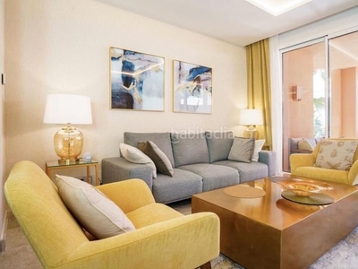 Apartamento exclusivo apartamento de 2 dormitorios en complejo alminar, nueva andalucía, . en Marbella