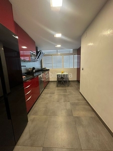 Apartamento fantástico apartamento recién reformado de 3 dormitorios con vestidor, garaje, piscina y pista de pádel en Marbella