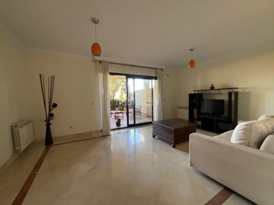 Apartamento piso de un dormitorio con terraza grande en nueva andalucia -la alzambra en Marbella