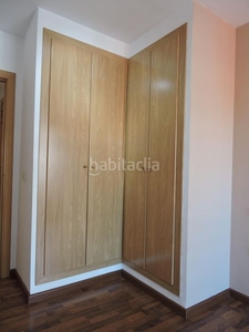 Ático con 3 habitaciones amueblado con ascensor y aire acondicionado en Valencia