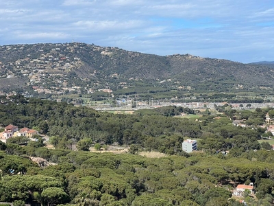 Ático con 3 habitaciones con ascensor, parking, vistas al mar y vistas a la montaña en Sant Feliu de Guíxols