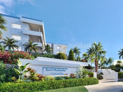 Ático con 4 habitaciones con parking, piscina, aire acondicionado y vistas al mar en Marbella