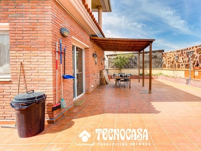 Casa con 6 habitaciones con parking, piscina, calefacción y aire acondicionado en Sant Cugat del Vallès