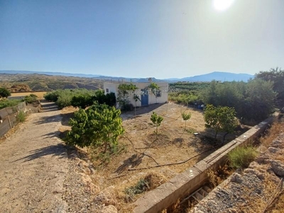 Casa con terreno en Alhama de Almería