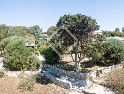 Casa de 455 m² para reformar con vistas al mar y acceso directo a una exclusiva cala. en Tarragona