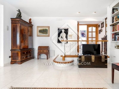 Casa exclusiva villa con pista de tenis, piscina, casa de invitados y garaje para más de 7 vehículos en venta en la urbanización roc de sant gaietá y cerca de la playa, en roda de berà, tarragona. en Roda de Barà