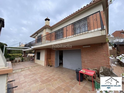 Casa gran casa esquinera. centrica con 4 dormitorios , piscina y jardína en sot dels nostris en Lliçà de Vall