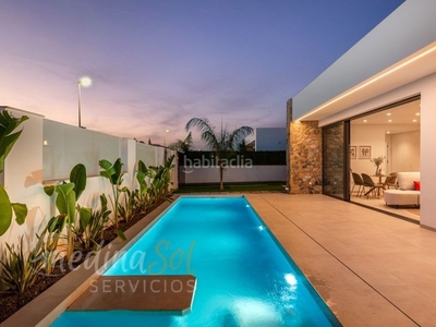 Chalet a estrenar villa de lujo con piscina y jardines en Cabo de Palos en Cartagena