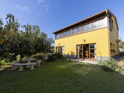 Chalet con 4 habitaciones amueblado con parking, calefacción, aire acondicionado y vistas a la montaña en Vall-llobrega