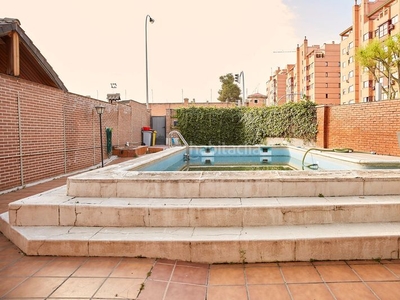 Chalet con 4 habitaciones con piscina en Simancas Madrid