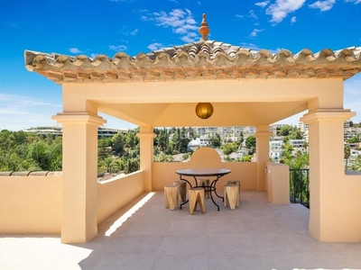 Chalet con 5 habitaciones amueblado con parking, piscina, calefacción y aire acondicionado en Marbella