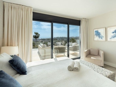 Chalet con 5 habitaciones con parking, piscina, aire acondicionado y vistas a la montaña en Marbella