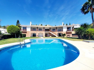 Chalet con 7 habitaciones con piscina, aire acondicionado y vistas al mar en Benalmádena