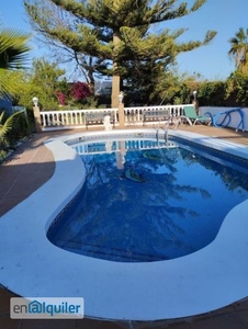 Chalet de alquiler en Torrox con 3 dormitorios y piscina