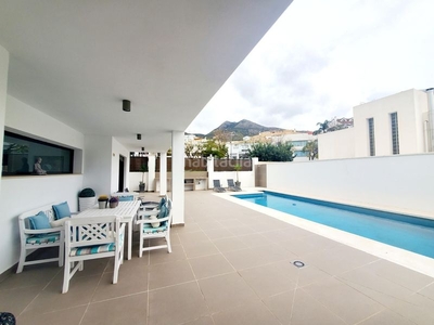 Chalet en icaro chalet con 5 habitaciones con parking, piscina, aire acondicionado y vistas al mar en Benalmádena
