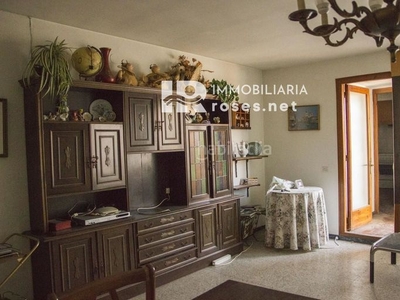 Chalet independiente en venta , con 544 m2, 6 habitaciones, 3 baños y calefacción. en Torroella de Montgrí