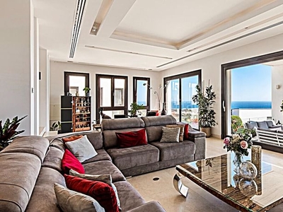 Chalet villa de lujo de 5 dormitorios y 5 baños en altos de los monteros, en Marbella