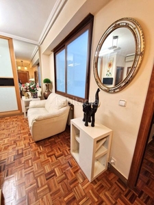 Piso con 2 habitaciones con ascensor, calefacción y aire acondicionado en Madrid