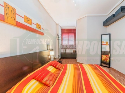 Piso con 2 habitaciones con ascensor, parking y aire acondicionado en Valencia