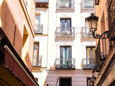 Piso con 3 habitaciones con calefacción y aire acondicionado en Madrid
