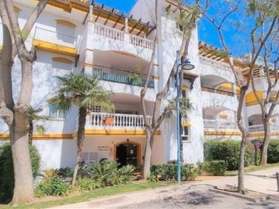 Piso en avenida príncipe salman piso con 2 habitaciones con ascensor, piscina, calefacción y aire acondicionado en Marbella