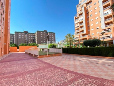 Piso en venta , con 85 m2, 2 habitaciones y 2 baños, piscina, garaje, trastero, ascensor, aire acondicionado y calefacción central. en Valencia