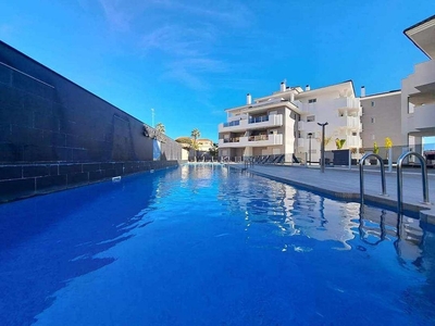 Piso en venta en calle Cabo Verde de 3 habitaciones con terraza y piscina