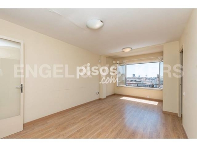 Apartamento en venta en Gran VIA de les Corts Catalanes, cerca de Passatge de Valeri Serra