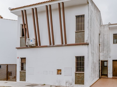 Casa adosada en C/ Hinojos, Cortegana (Huelva)