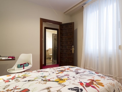 Acogedora habitación en casa de 7 dormitorios en Abando, Bilbao