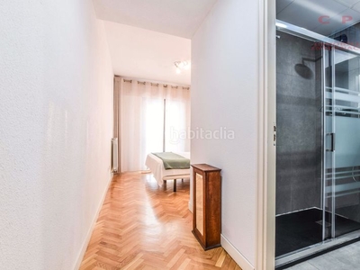 Alquiler piso magnífico y luminoso piso amueblado, de 120 m2 y 3 dormitorios, junto al metro lavapiés en Madrid