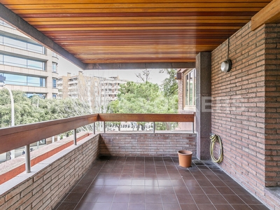 Amplia y elegante vivienda en Turó Parc