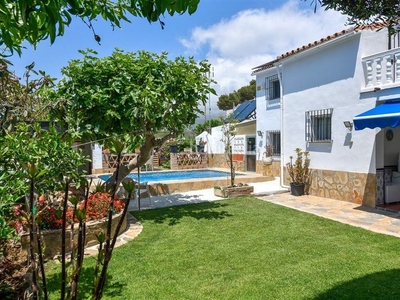 Chalet con 4 habitaciones con piscina en El Rosario - Ricmar Marbella