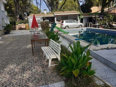 Chalet con 8 habitaciones con parking, piscina y aire acondicionado en Serra