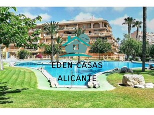 Apartamento de 3 dormitorios, 2 baños, reformado con vistas al mar y piscina comunitaria