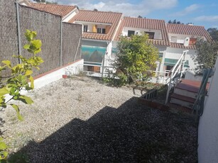 Casa Adosada en venta. Casa a 8 minutos de la playa andando y cercana al centro del pueblo, 5 habitaciones, terrazas y zona muy tranquila y despejada