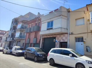 Casa adosada en venta en Calle Sant Josep-Planas en Centre por 160,000 €