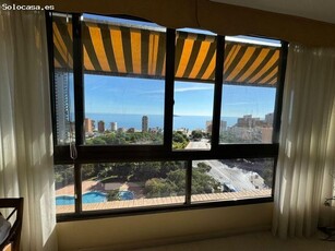 Se vende piso de 4 dormitorios con vistas al mar y parking en Benidorm