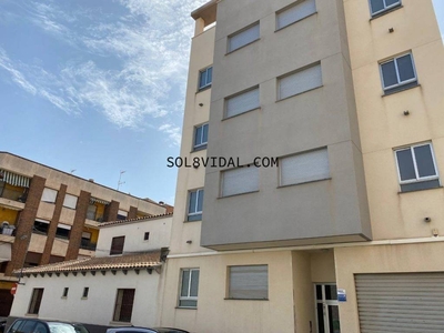 Alquiler Piso Almoradí. Piso de tres habitaciones en Alicante 48. Primera planta con terraza