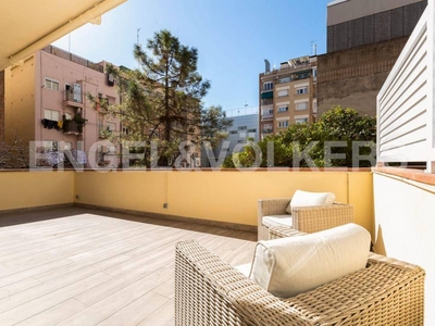 Alquiler Piso Barcelona. Piso de tres habitaciones en Santalo. Con terraza