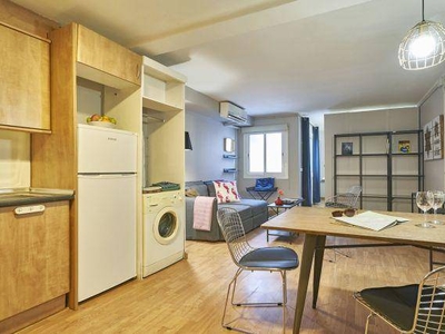 Alquiler Piso Barcelona. Piso de una habitación en Carrer del Vallès. Primera planta