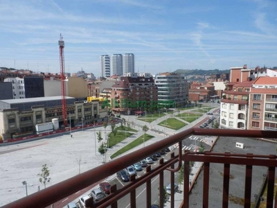 Alquiler Piso Bilbao. Piso de cuatro habitaciones Buen estado sexta planta con terraza