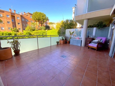 Alquiler Piso Castelldefels. Piso de tres habitaciones Buen estado con terraza