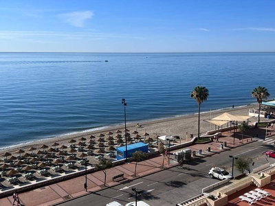 Alquiler Piso Fuengirola. Piso de dos habitaciones en Paseo Marítimo del Rey de España. Con terraza