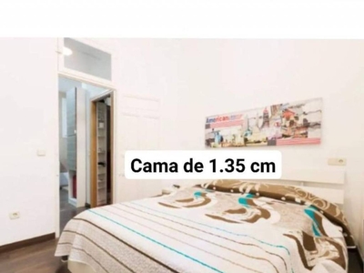 Alquiler Piso Madrid. Piso de dos habitaciones en Calle Cuchilleros 3. Buen estado cuarta planta con balcón calefacción individual