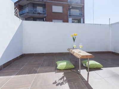 Alquiler Piso València. Piso de dos habitaciones Cuarta planta con terraza