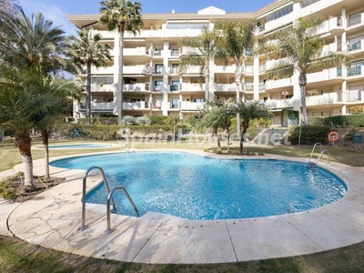Apartamento ático en venta en Guadalmina Alta, Marbella