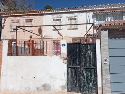 Сasa con terreno en venta en la Calle Doctor Corrales Martín' Málaga