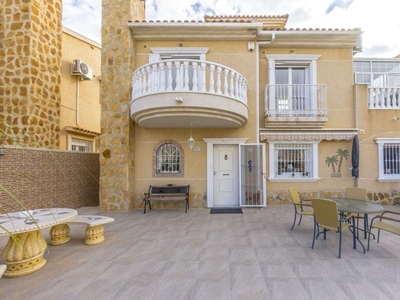 Casa en venta en Torrevieja, Alicante