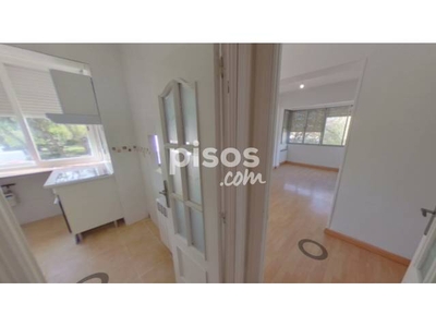 Piso en venta en Calle de Navalmoral de la Mata, cerca de Avenida de la Aviación